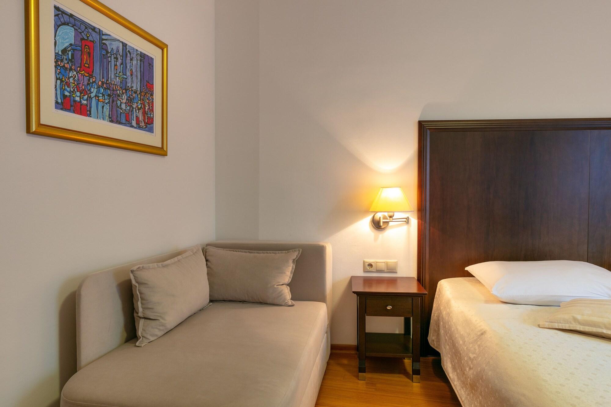 Hotel Croatia Baska Voda Bagian luar foto