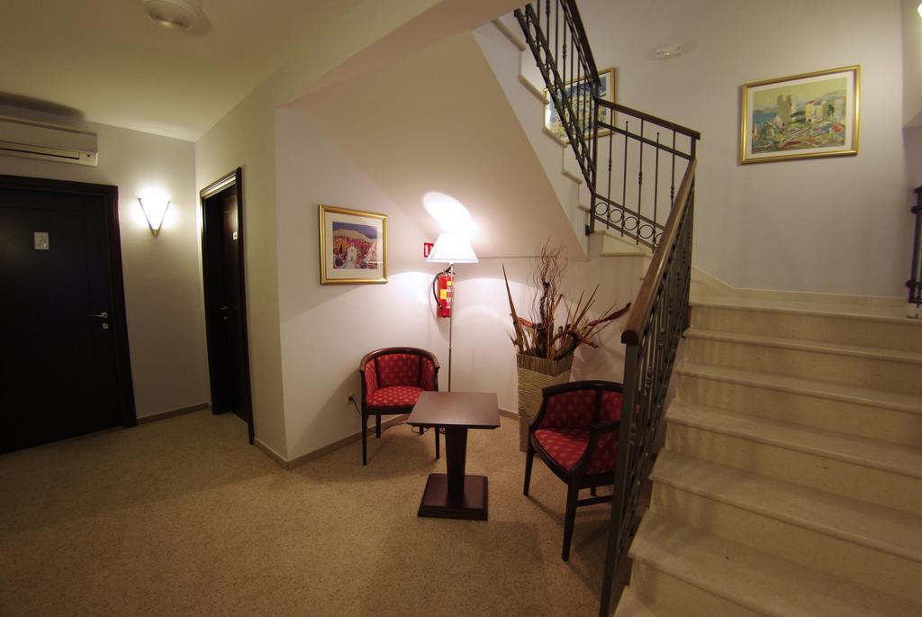 Hotel Croatia Baska Voda Bagian luar foto