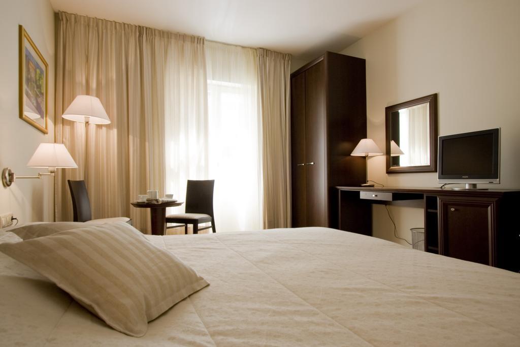 Hotel Croatia Baska Voda Bagian luar foto