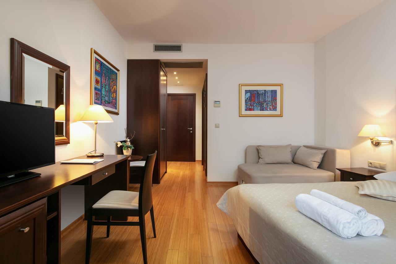 Hotel Croatia Baska Voda Bagian luar foto
