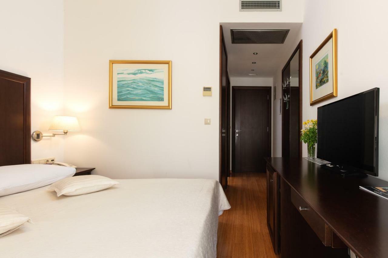 Hotel Croatia Baska Voda Bagian luar foto